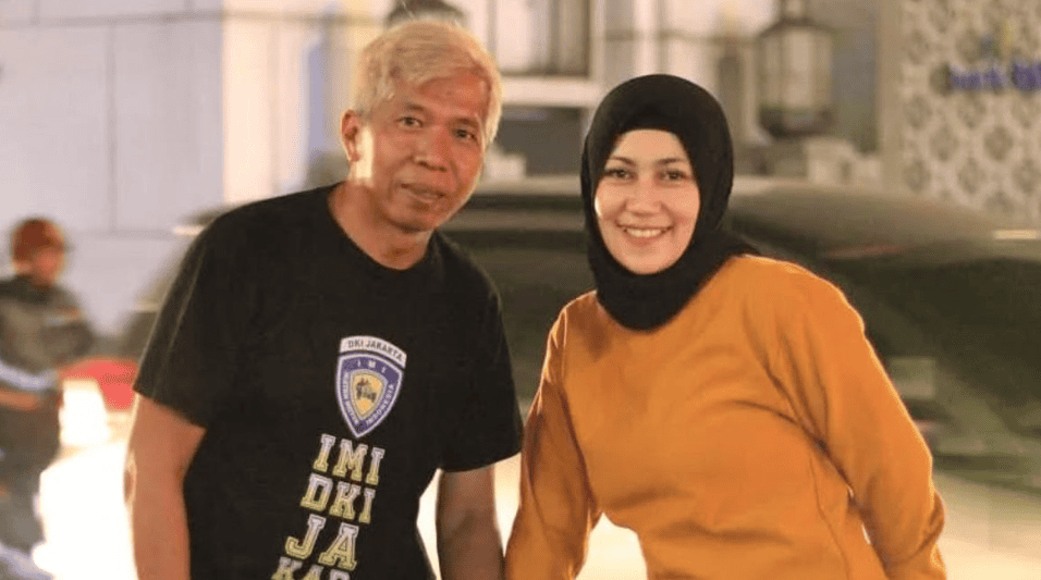 Foto Kiwil bersama istri