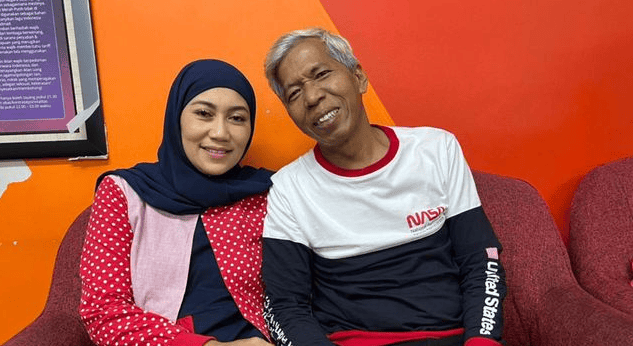 Foto pelawak indonesia bersama sang istri