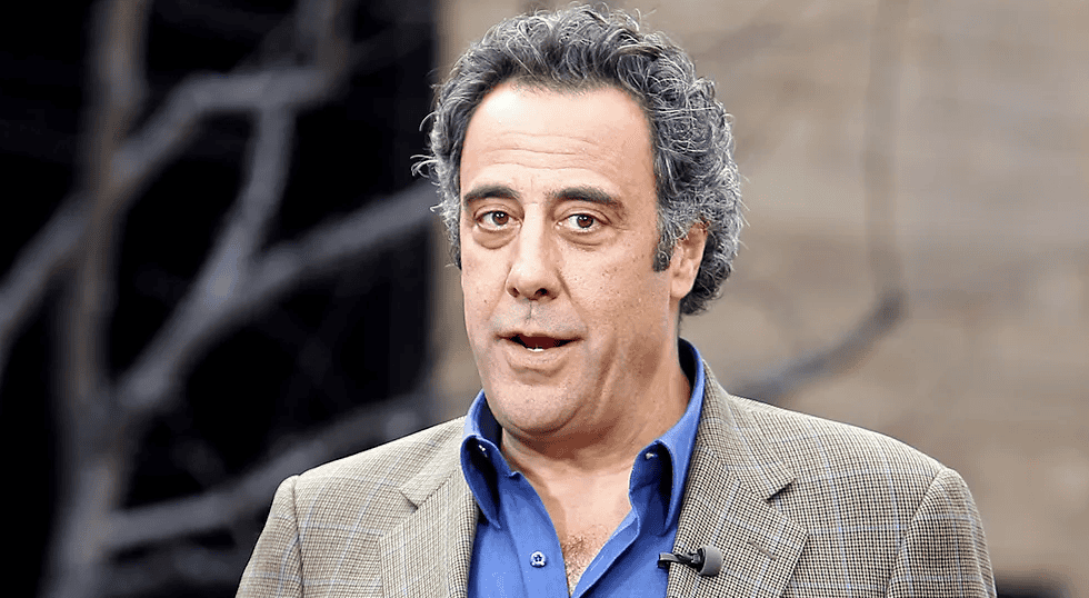 Brad Garrett: Si Raksasa Lucu yang Ternyata Pemain Poker Profesional yang Disegani